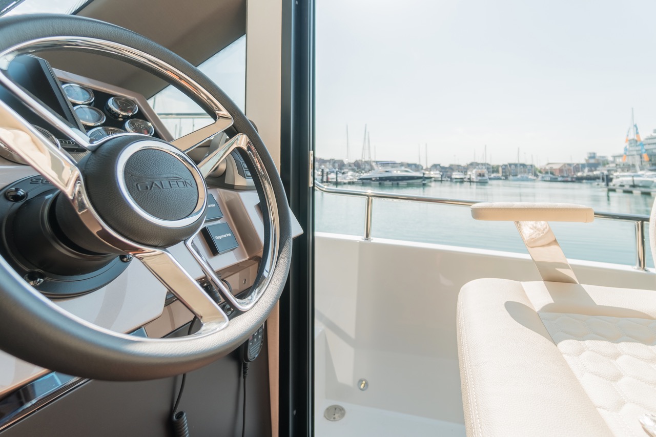 Galeon 400 FLY Internal image 25