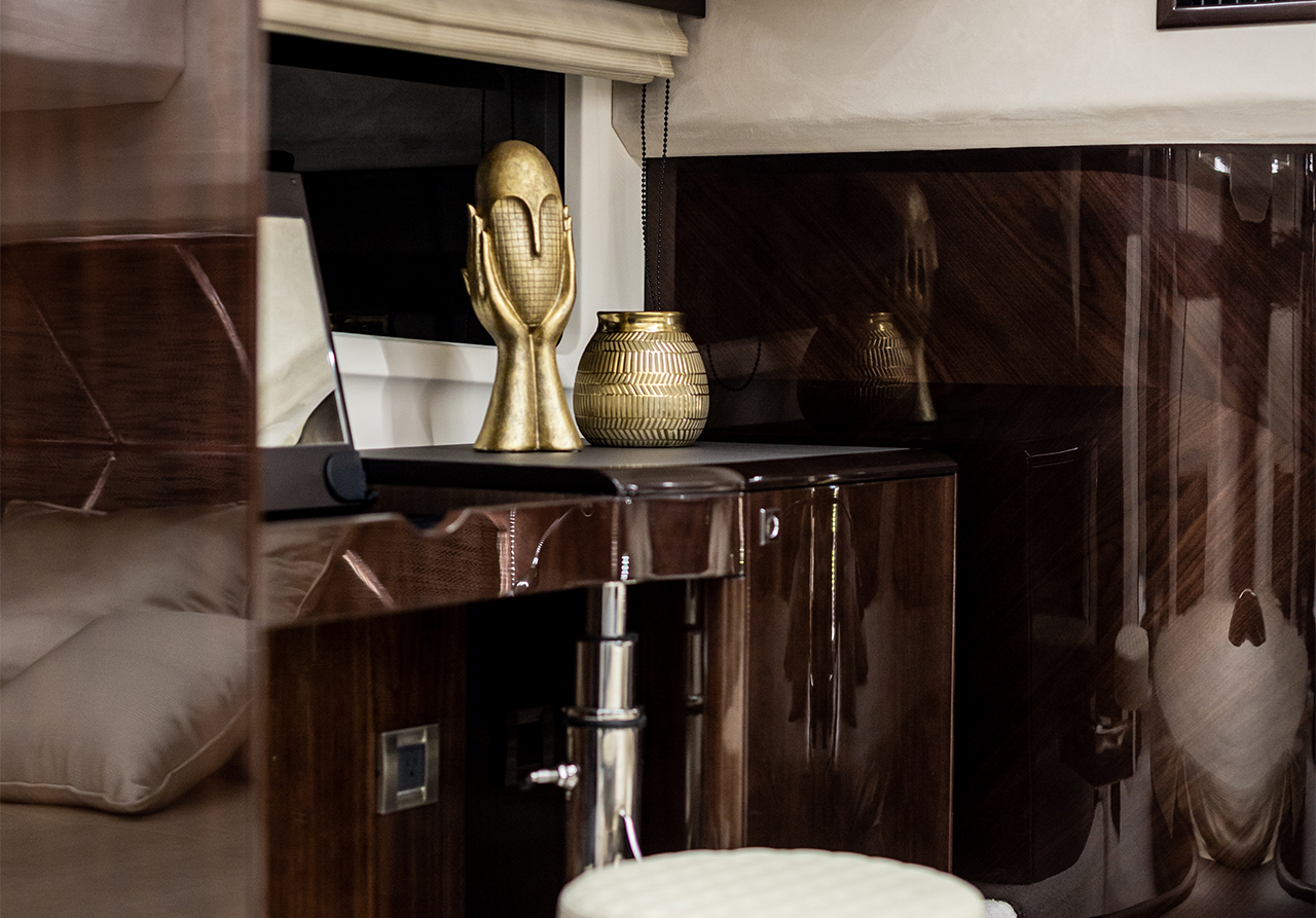 Galeon 410 HTC Interior Details image 1