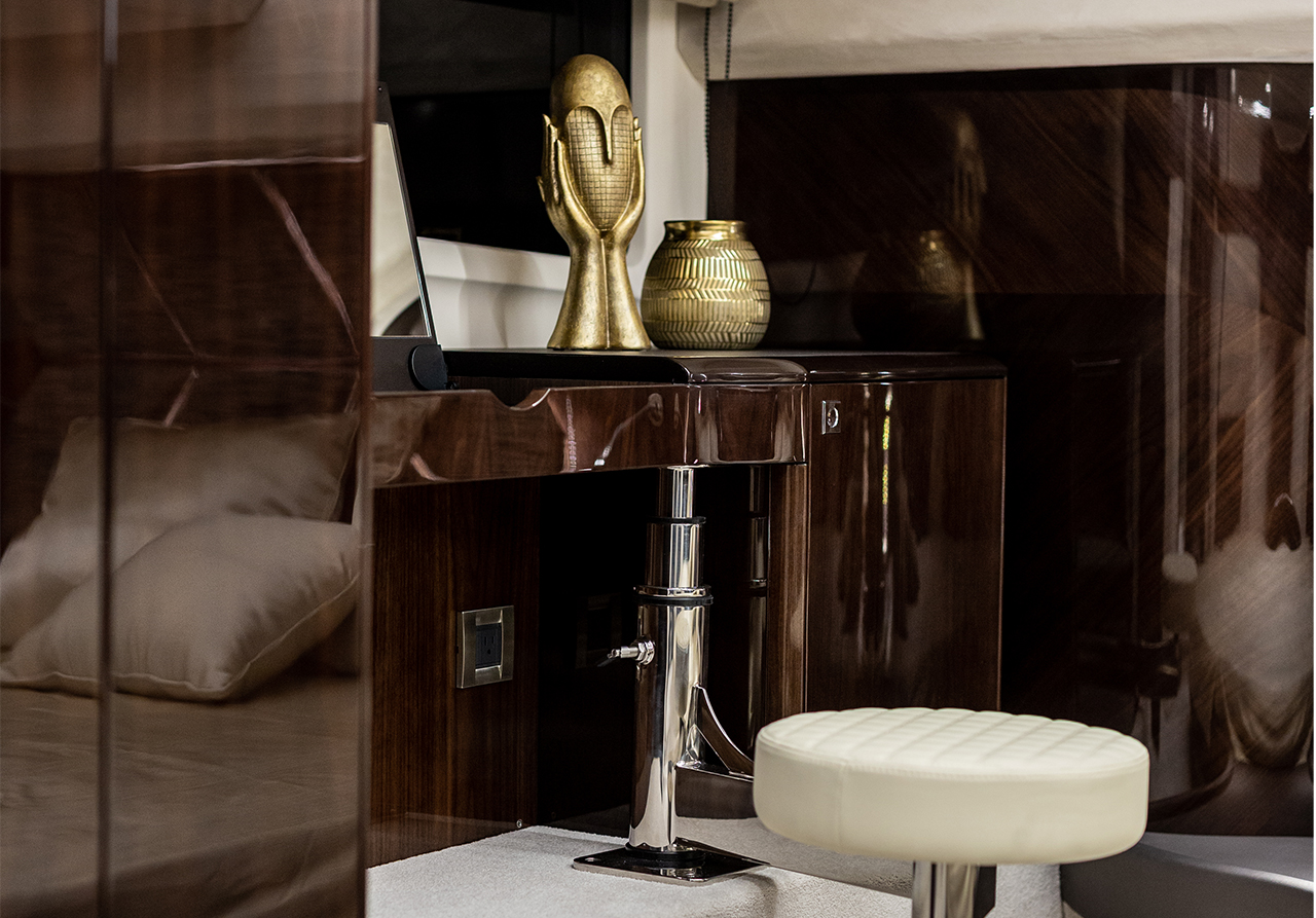 Galeon 410 HTC Interior Details image 10