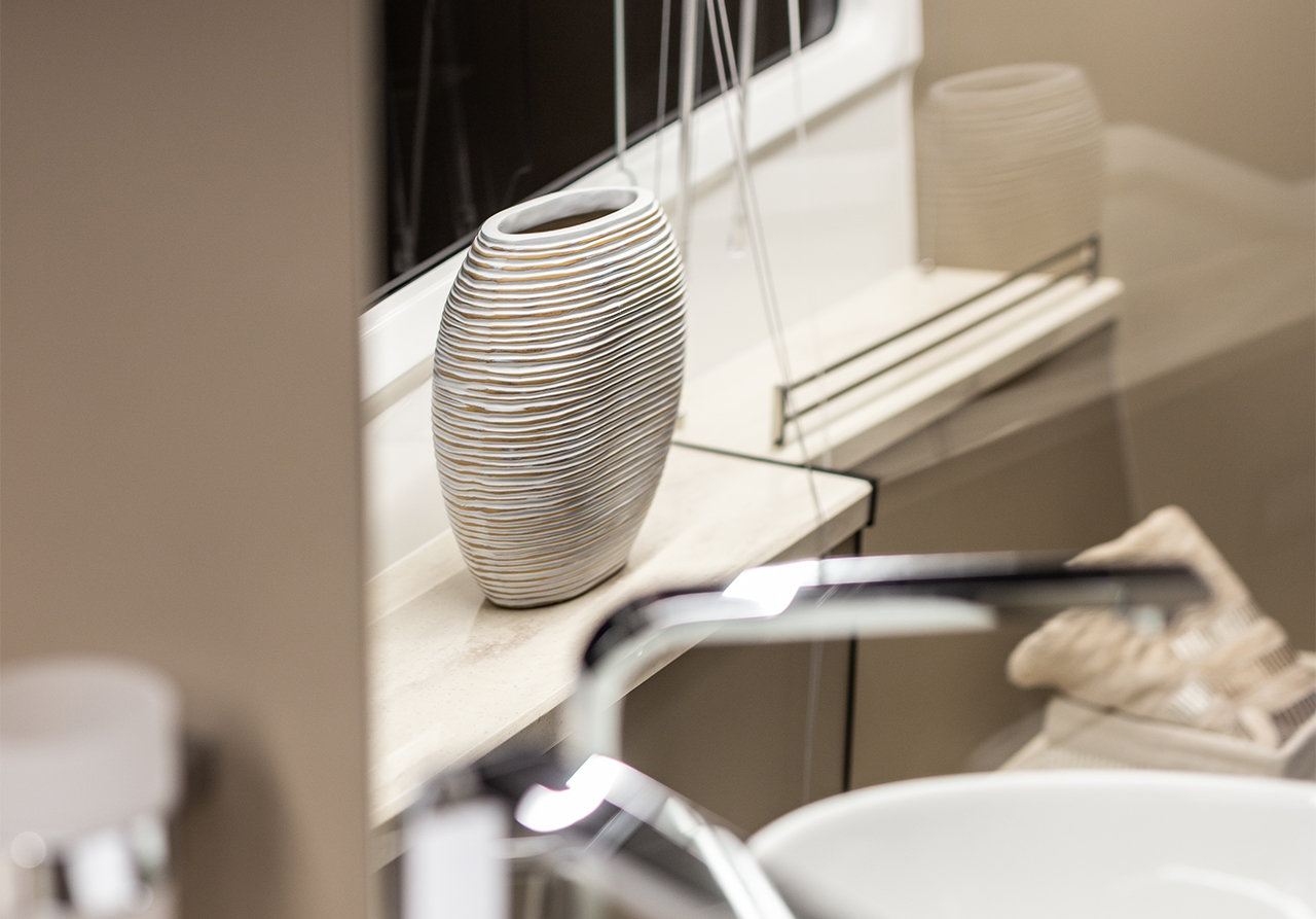 Galeon 410 HTC Interior Details image 15