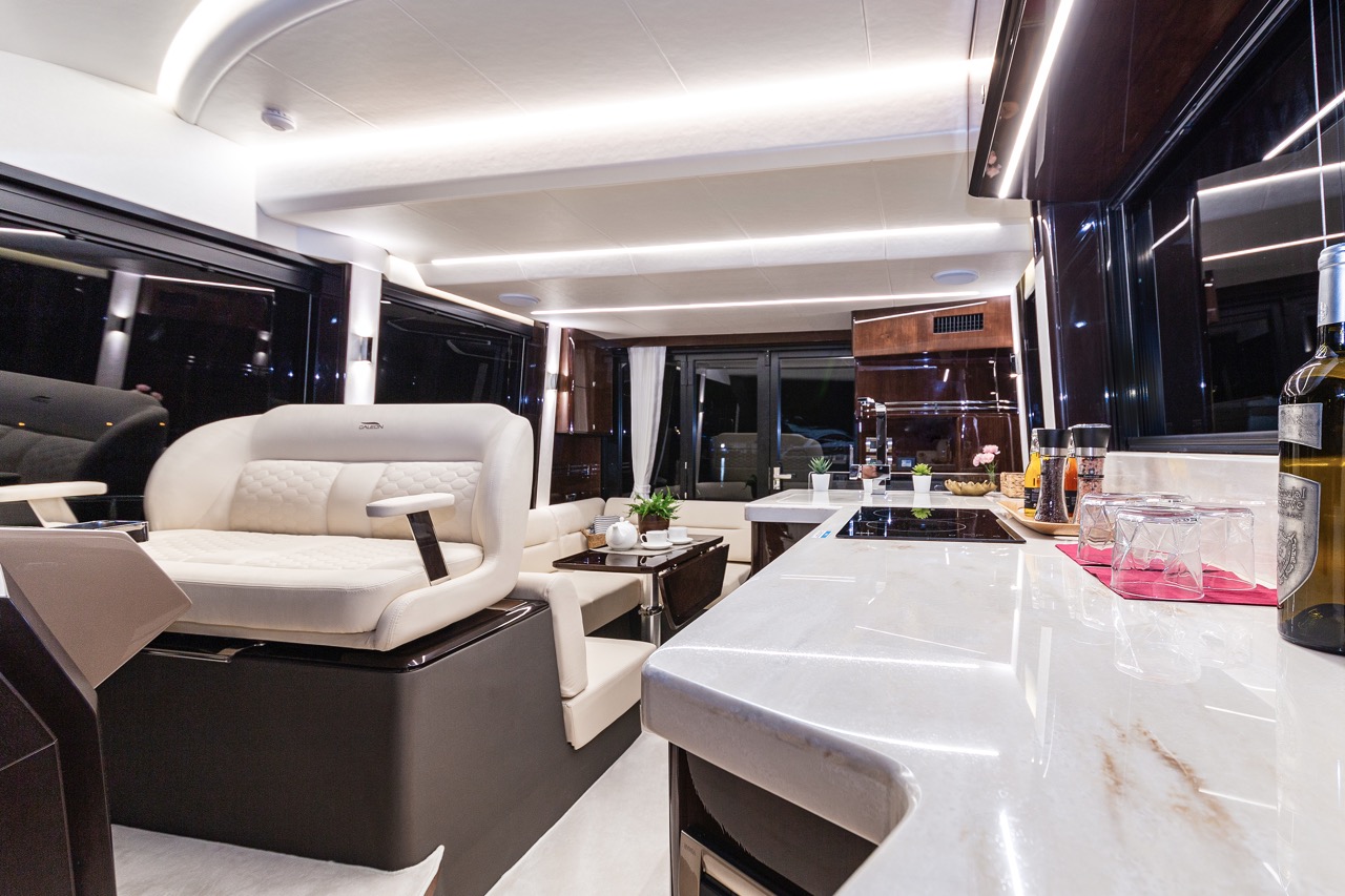 Galeon 400 FLY Internal image 10
