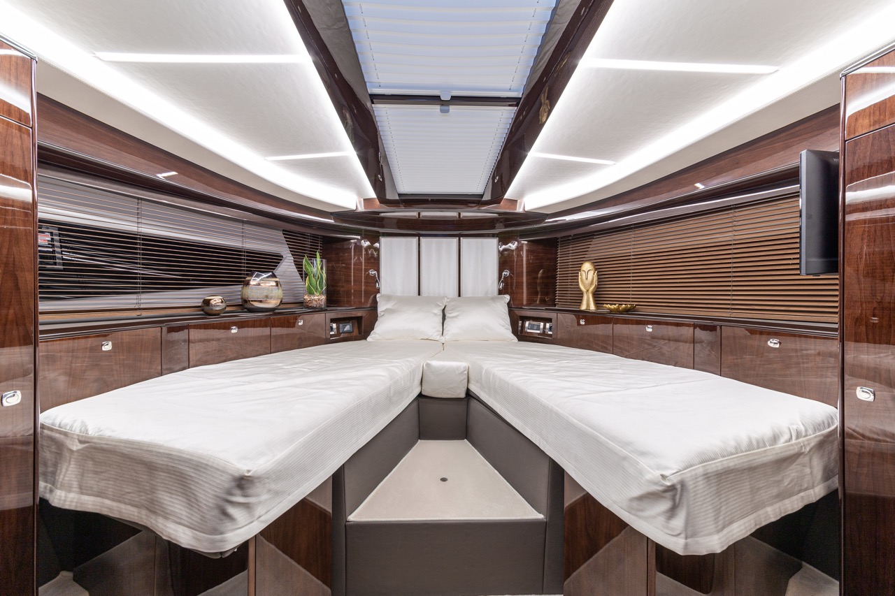 Galeon 400 FLY Internal image 2