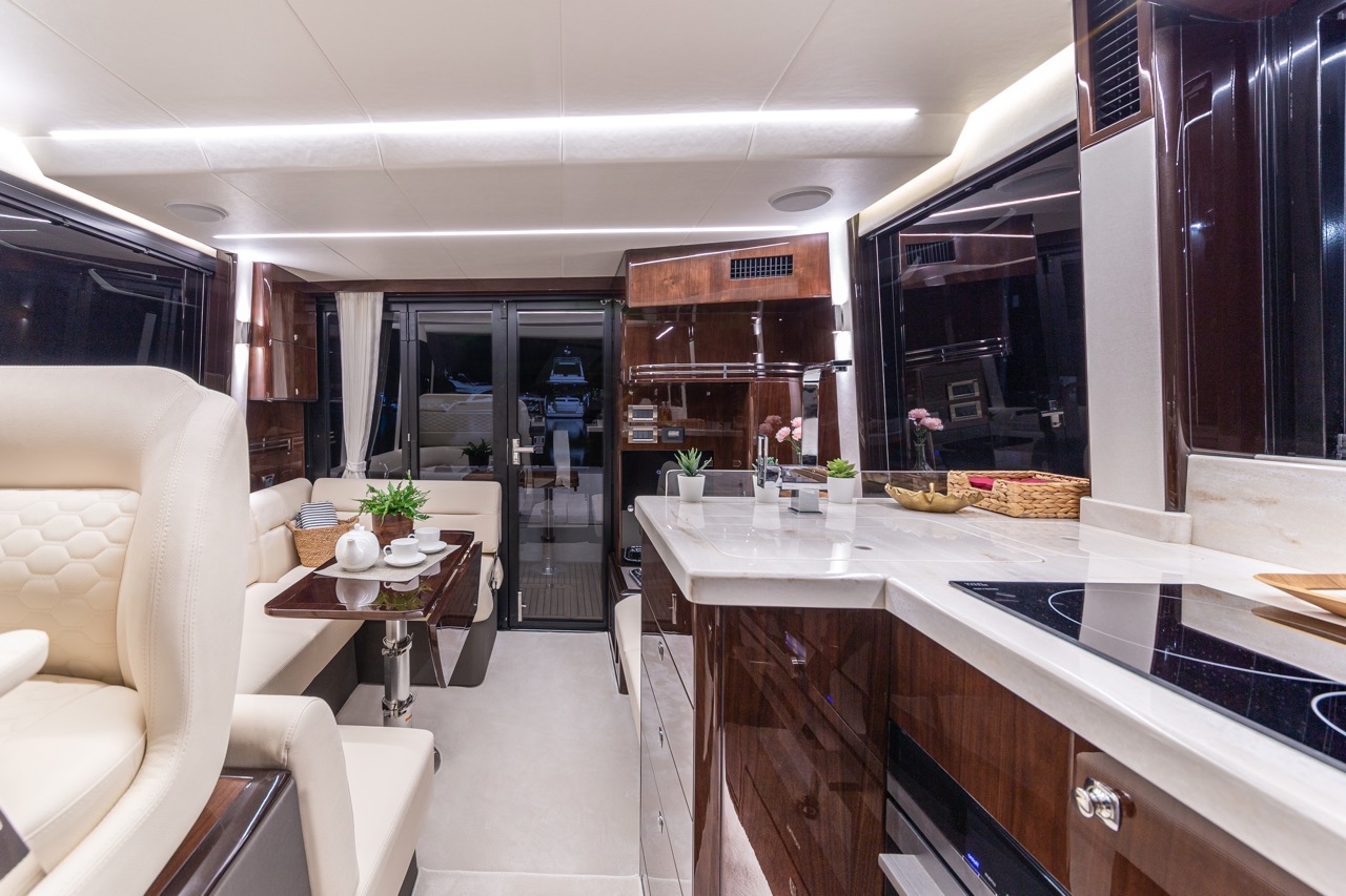Galeon 400 FLY Internal image 8