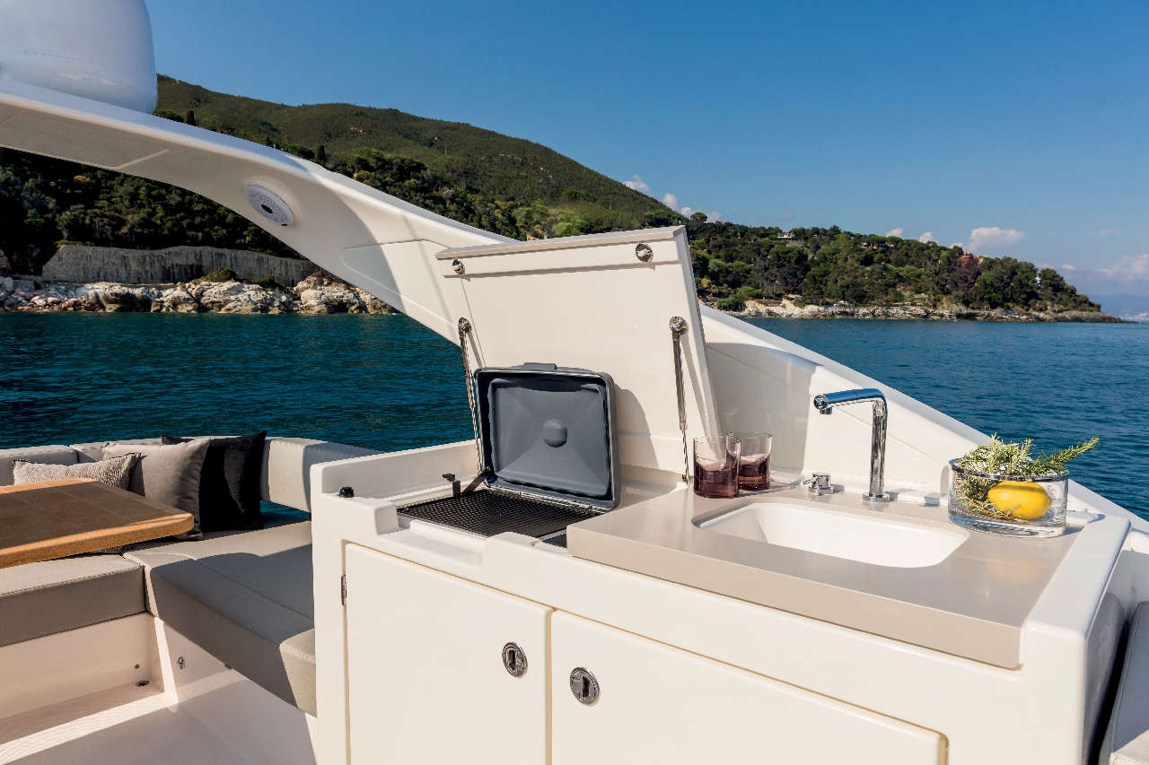 Absolute Navetta 48 Interior image 3