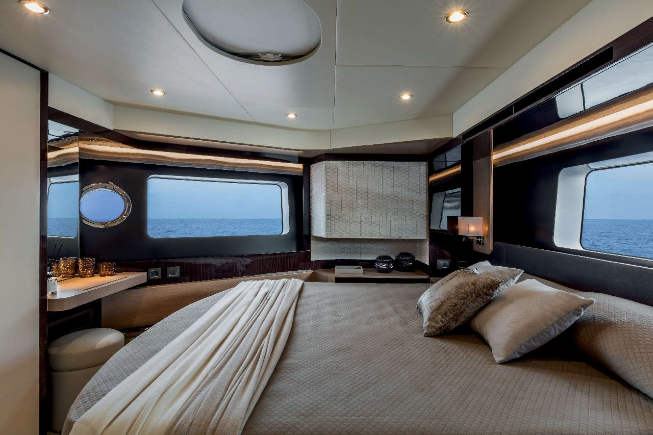 Absolute Navetta 48 Interior image 9