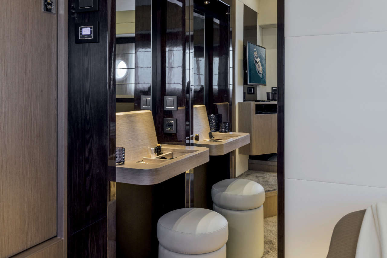Absolute Navetta 48 Interior image 15
