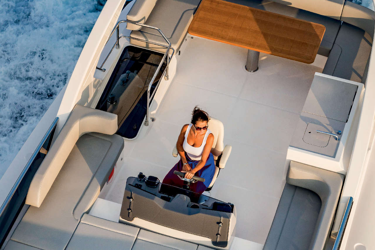 Absolute Navetta 48 Lifestyle image 1