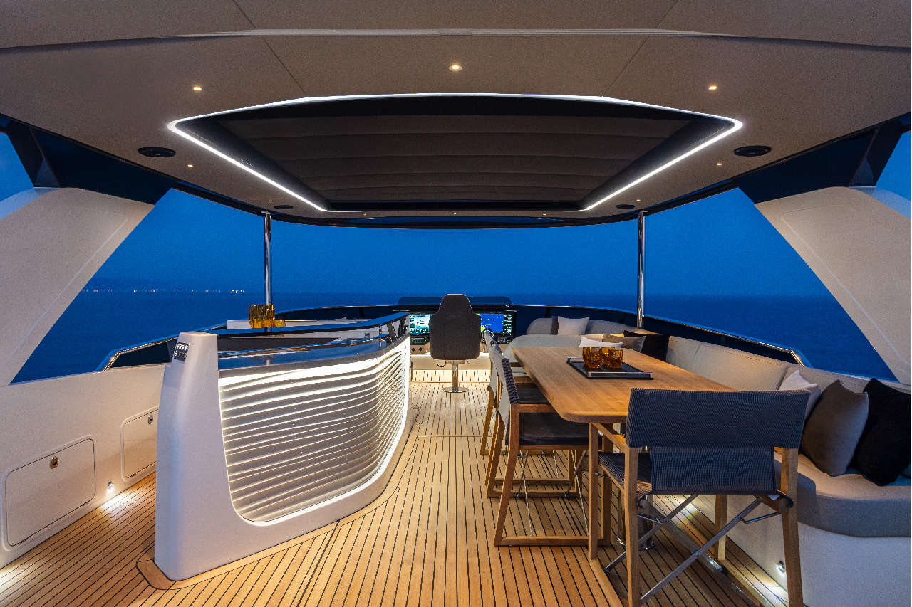 Absolute Navetta 64 Interior image 2