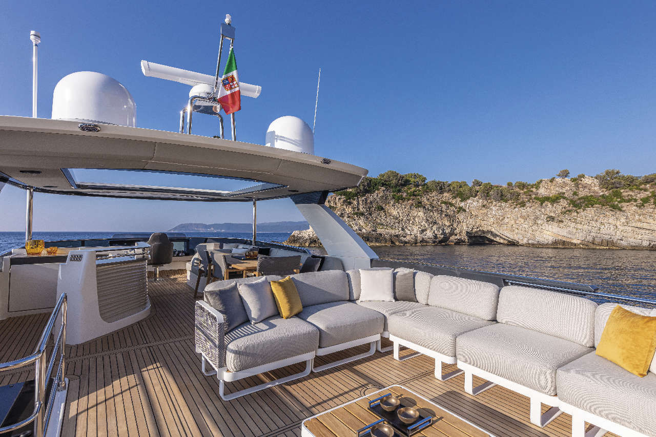 Absolute Navetta 64 Interior image 3