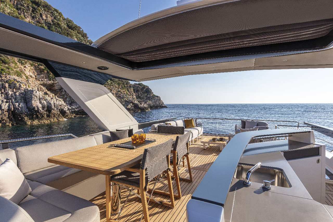 Absolute Navetta 64 Interior image 4