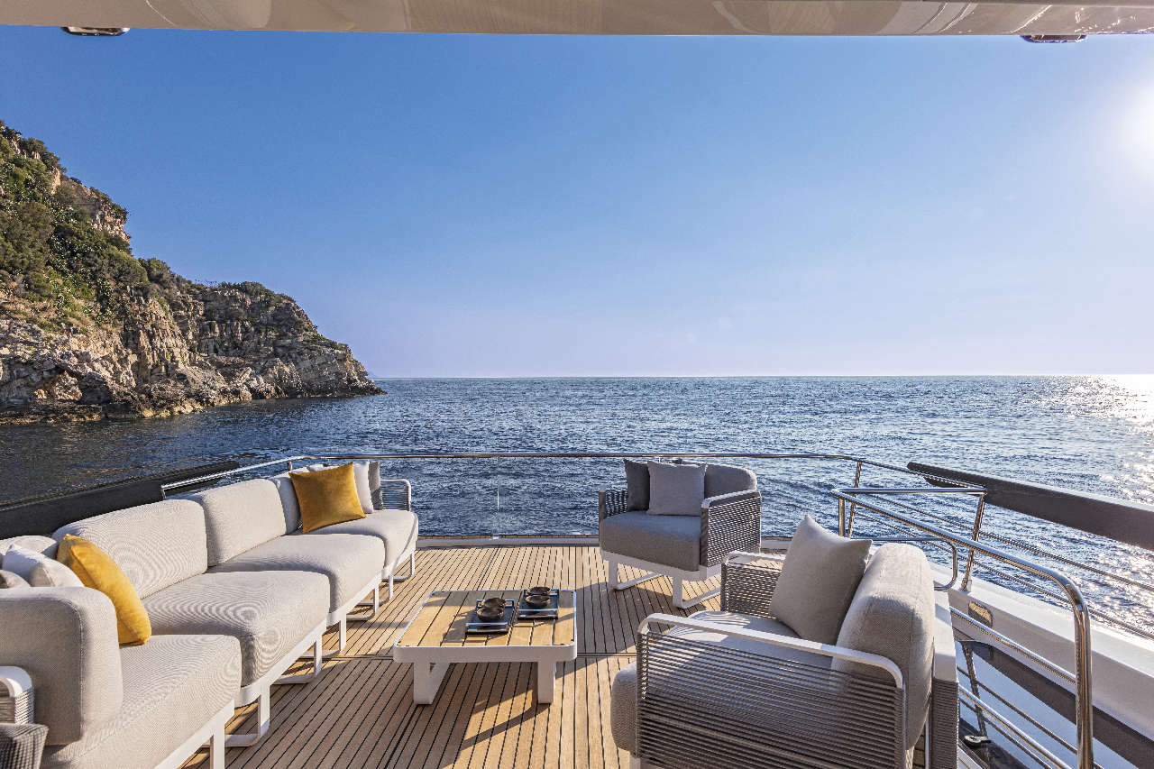 Absolute Navetta 64 Interior image 5