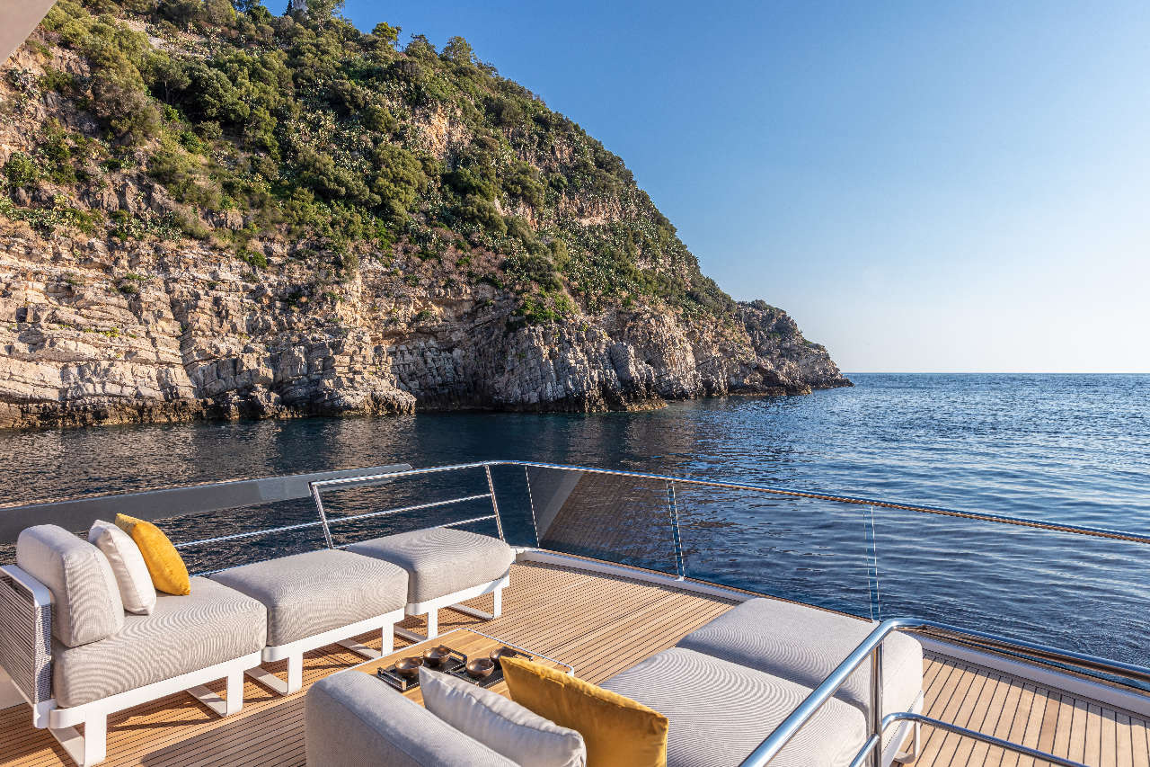 Absolute Navetta 64 Interior image 6
