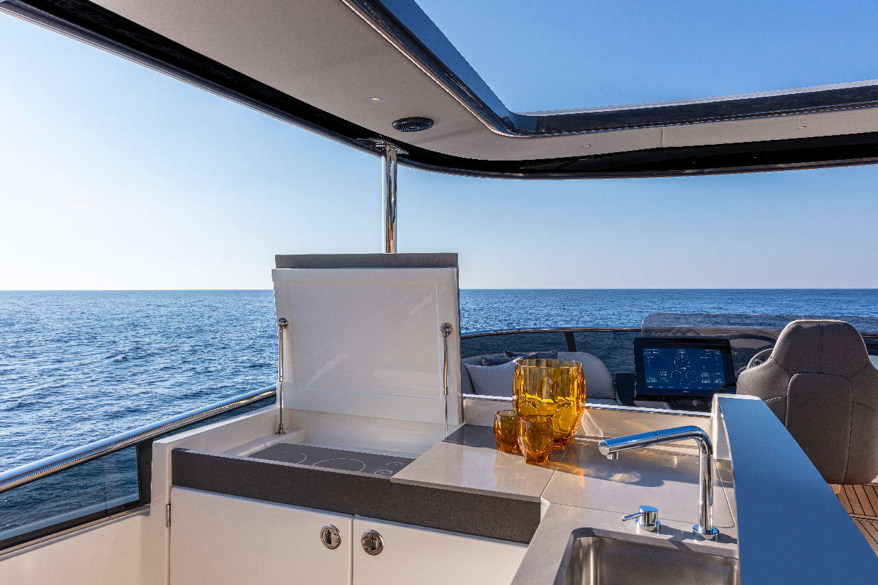 Absolute Navetta 64 Interior image 7