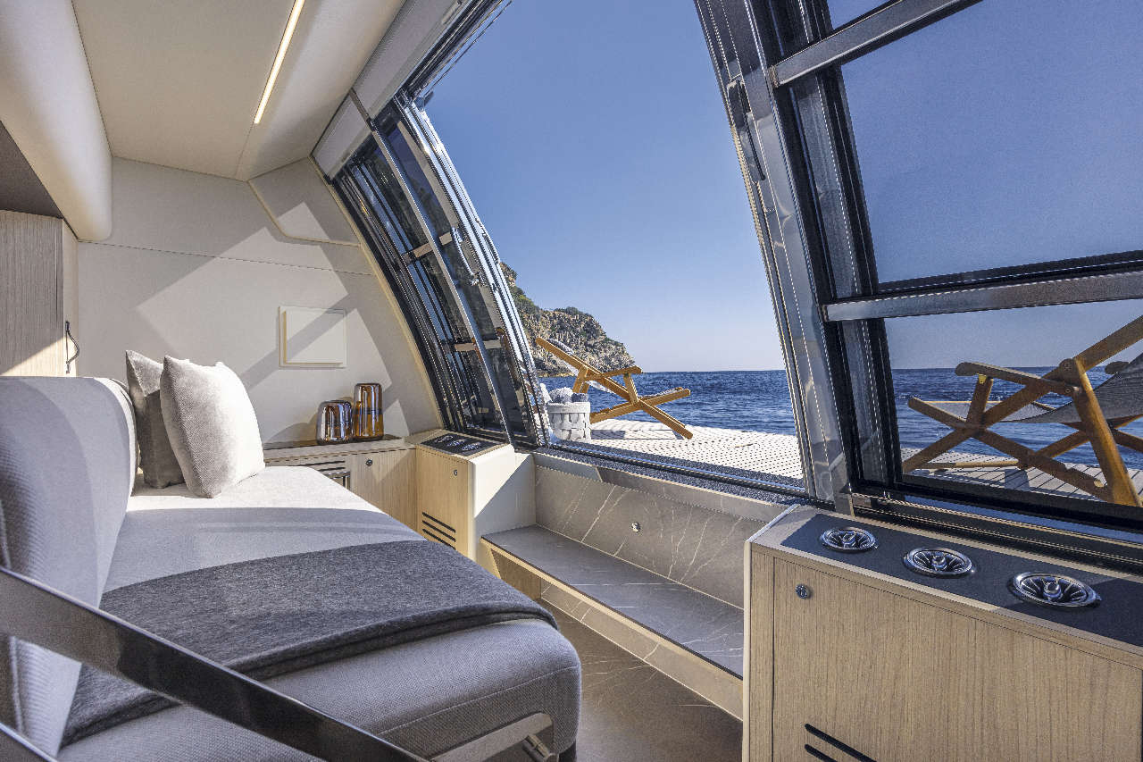 Absolute Navetta 64 Interior image 11