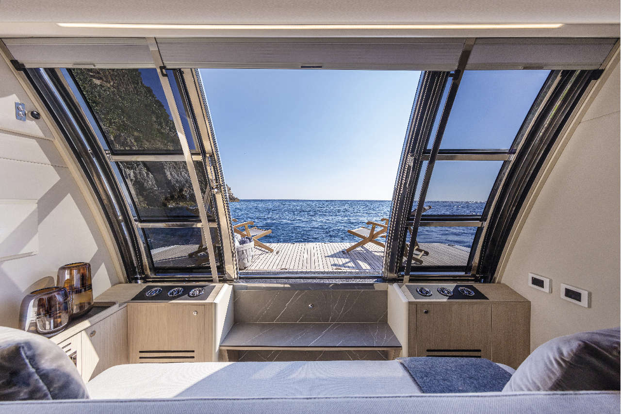 Absolute Navetta 64 Interior image 12