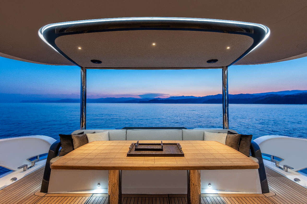 Absolute Navetta 64 Interior image 13