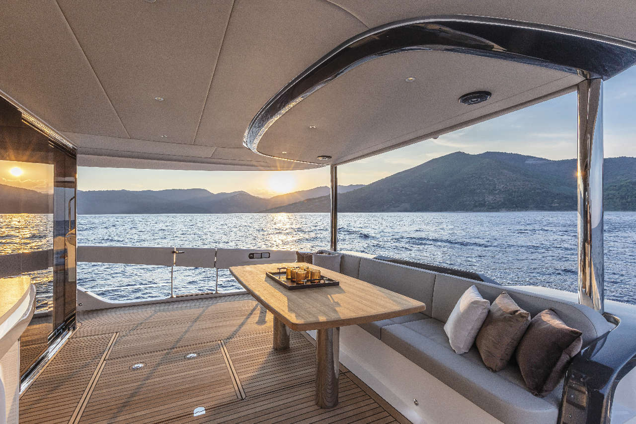 Absolute Navetta 64 Interior image 14