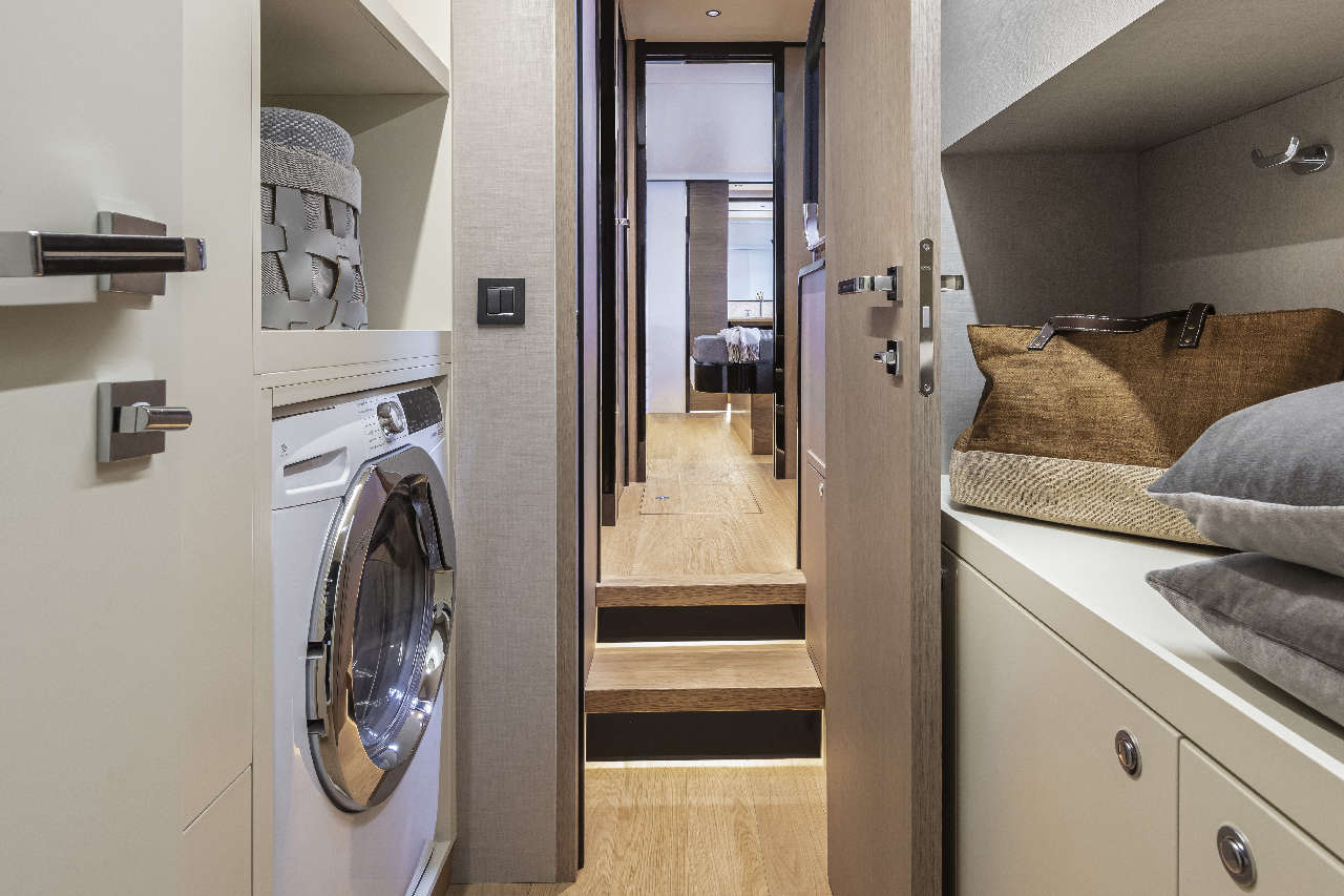 Absolute Navetta 64 Interior image 30