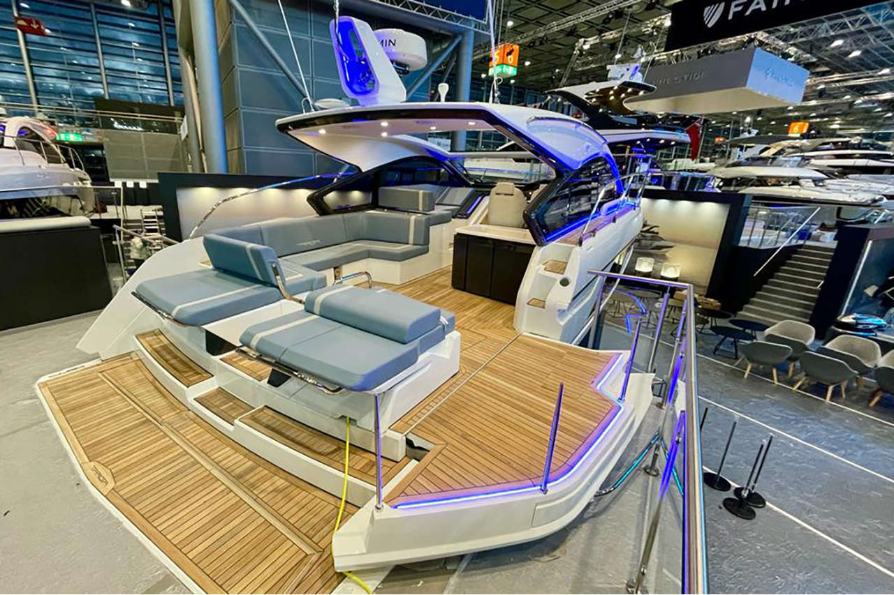 Fairline Targa 40 BOOT24 External image 3