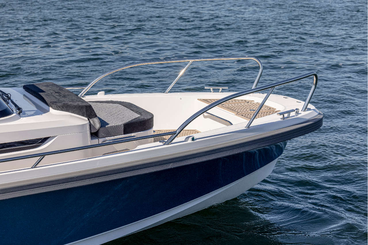 Nimbus Tender 9 Interior image 15